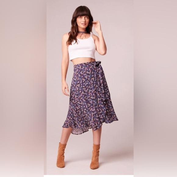 Band Of The Free Dresses & Skirts - Band Of The Free LINAELLE PURPLE FLORAL WRAP SKIRT Size Small